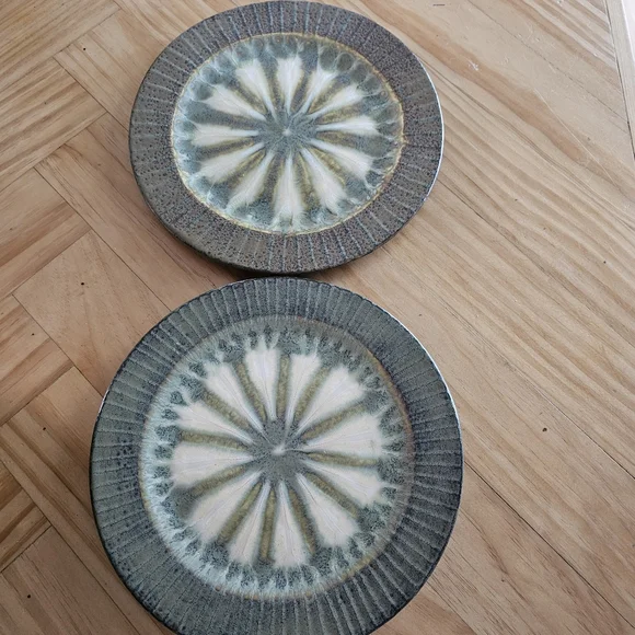 Good Earth Richie Watts Set Of Two Dinner Plates - Picture 1 of 7